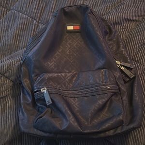 Tommy Hilfiger navy back back. Medium size